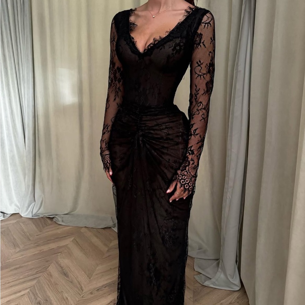 Black Sweetheart Long Sleeve Bodycon Gown BRAND NEW